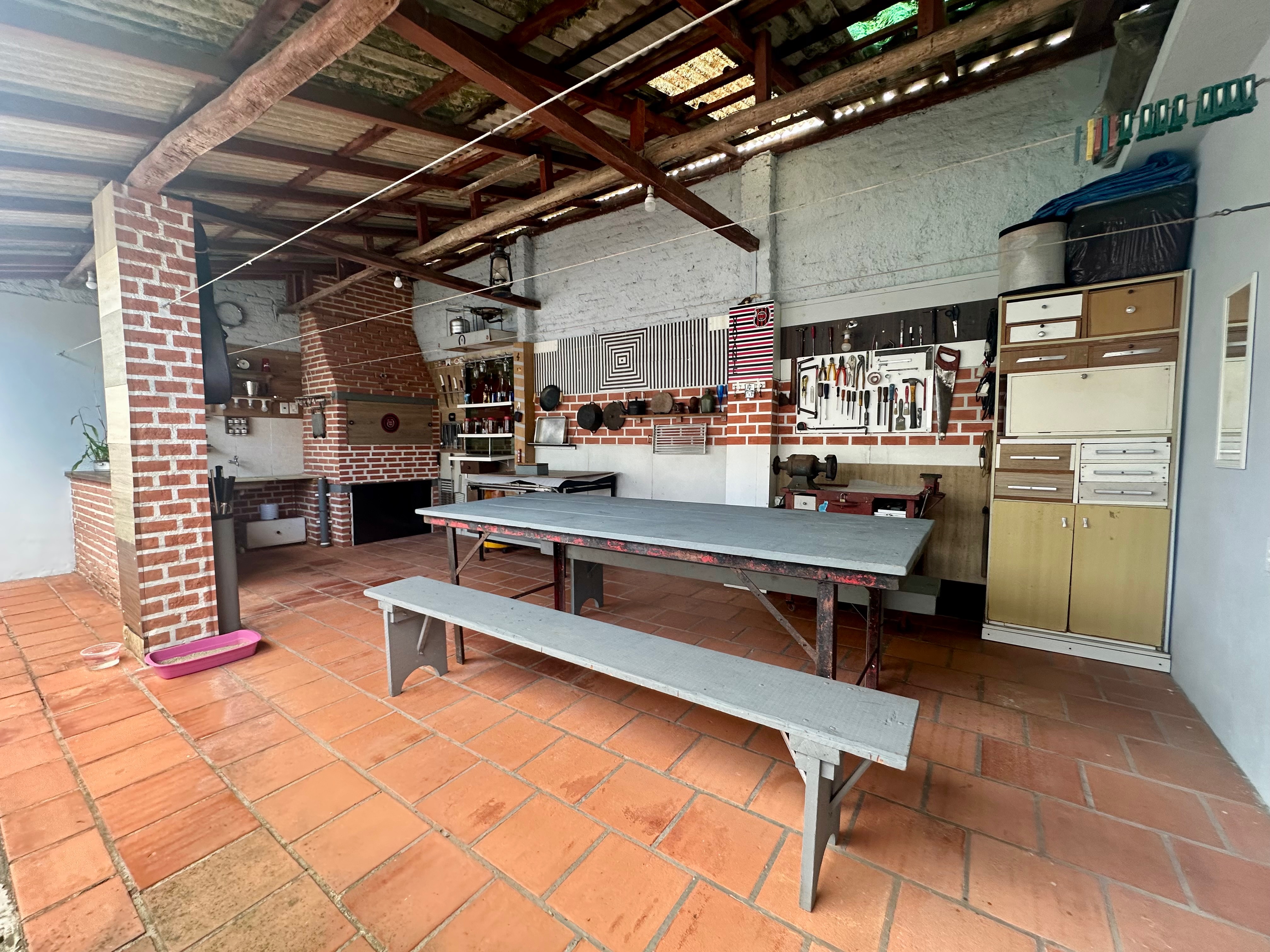 Casa à venda no centro de Pelotas - 221 m², 4 quartos, espaço gourmet com churrasqueira e pátio com garagem. - 9