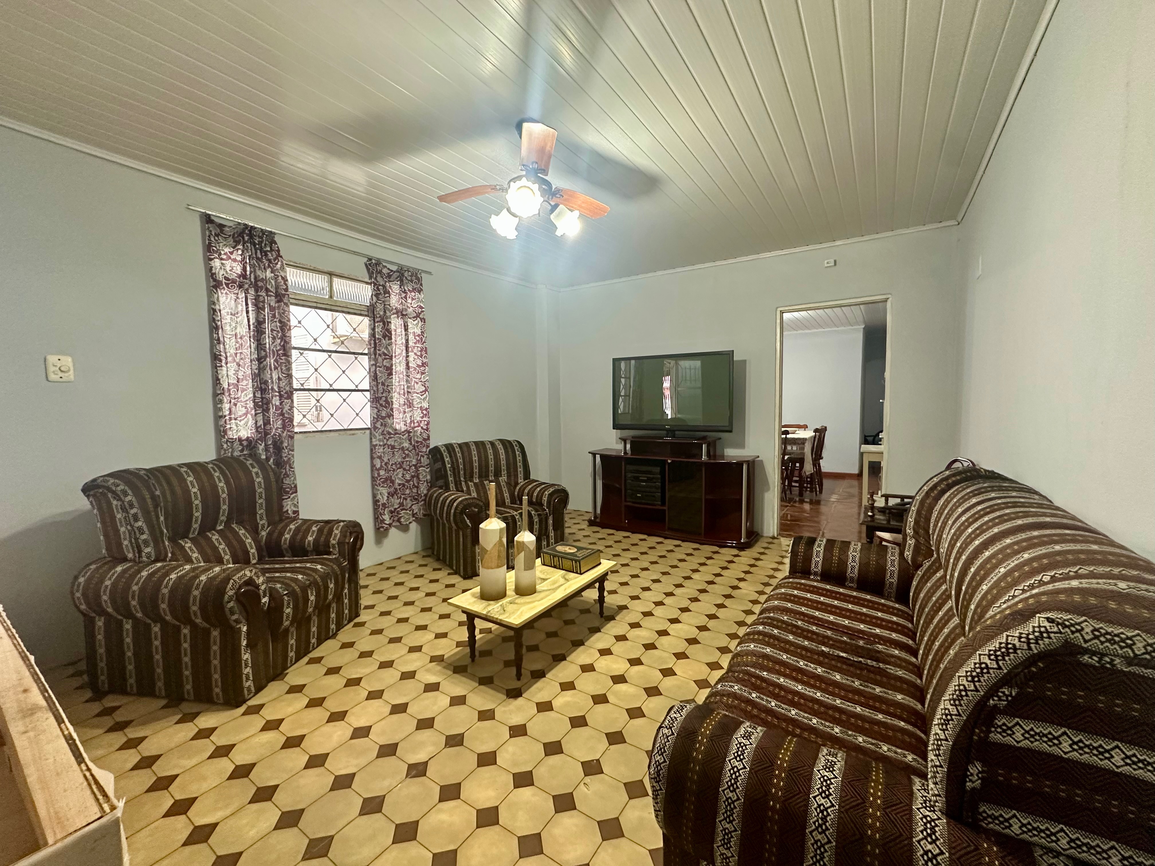 Casa à venda no centro de Pelotas - 221 m², 4 quartos, espaço gourmet com churrasqueira e pátio com garagem. - 7