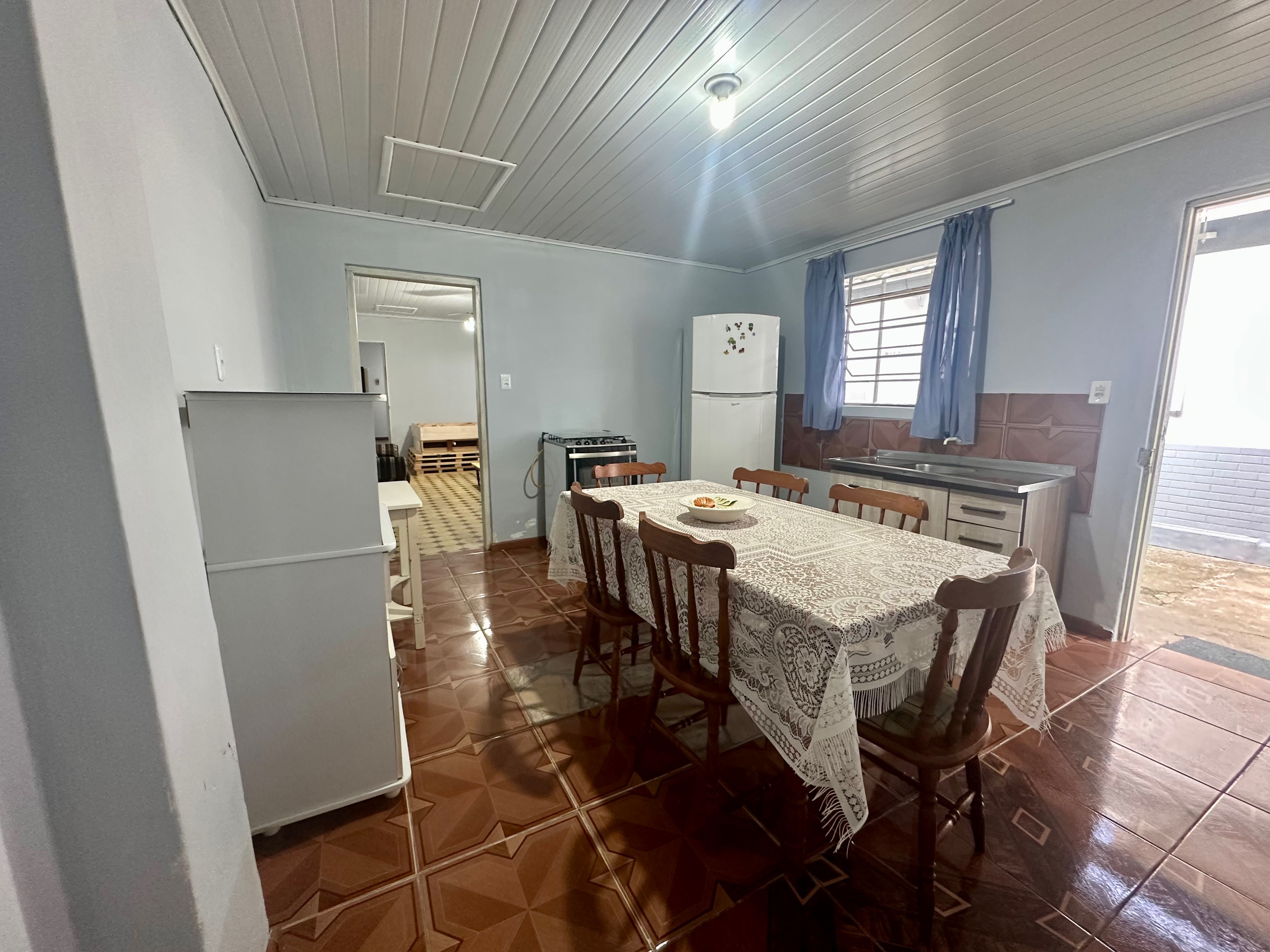 Casa à venda no centro de Pelotas - 221 m², 4 quartos, espaço gourmet com churrasqueira e pátio com garagem. - 8