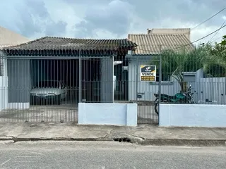 Casa à venda no centro de Pelotas - 221 m², 4 quartos, espaço gourmet com churrasqueira e pátio com garagem. - 13