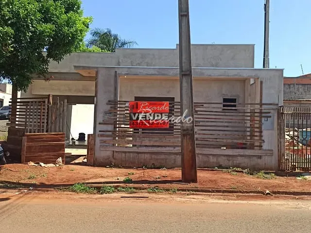 Casa 3 quartos e 2 banheiros, à venda, no bairro Jardim Interlagos em Arapongas