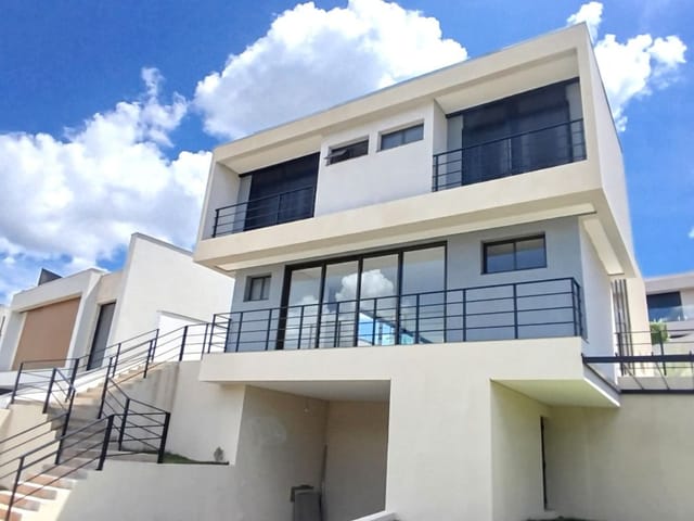 Casa com 436m² 4 quartos e 5 banheiros, à venda, no bairro Colinas da Anhanguera em Santana de Parnaíba