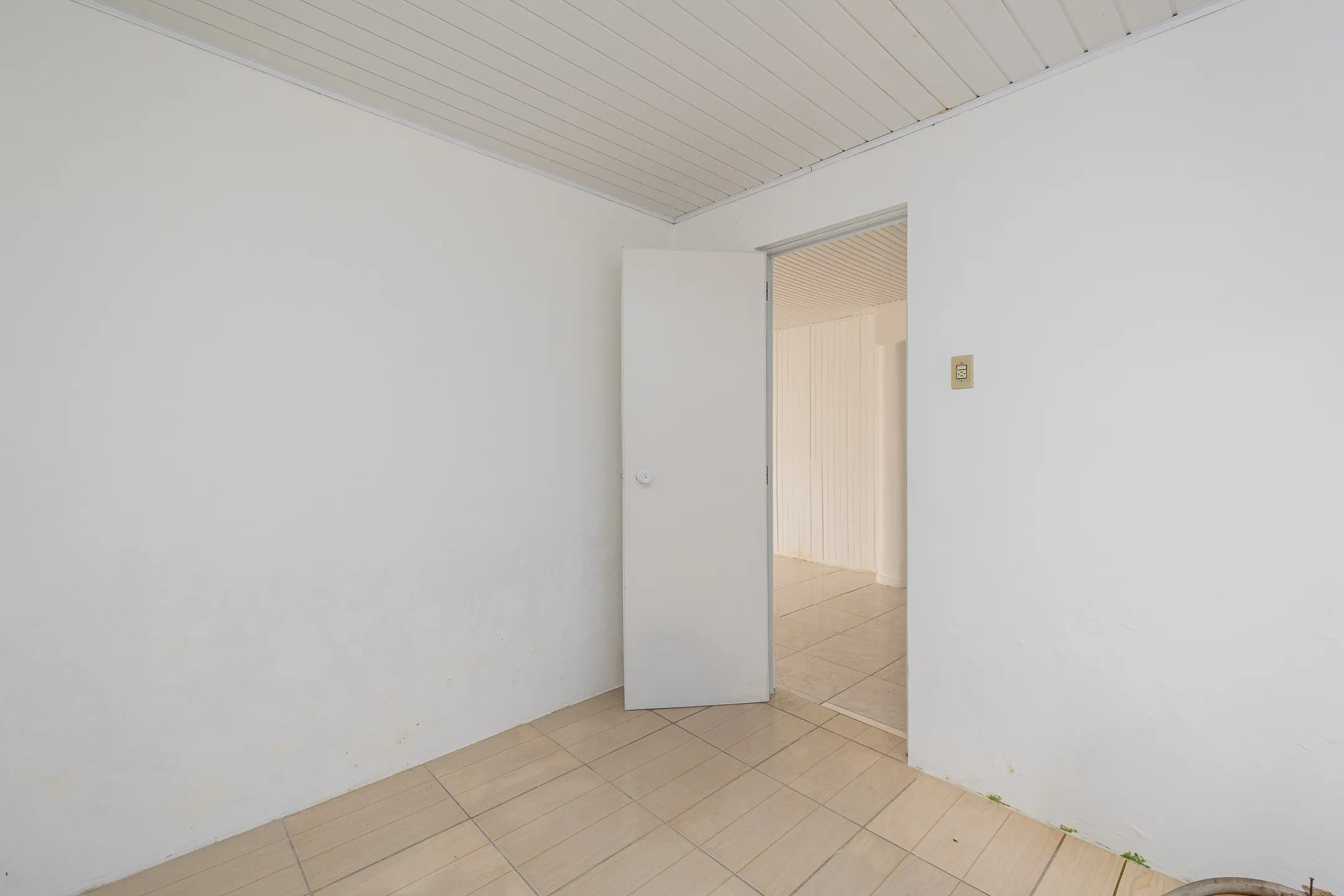 Casa à venda no centro de Pelotas - 86 m², 2 quartos, piso laminado, toda reformada e com churrasqueira. - 11