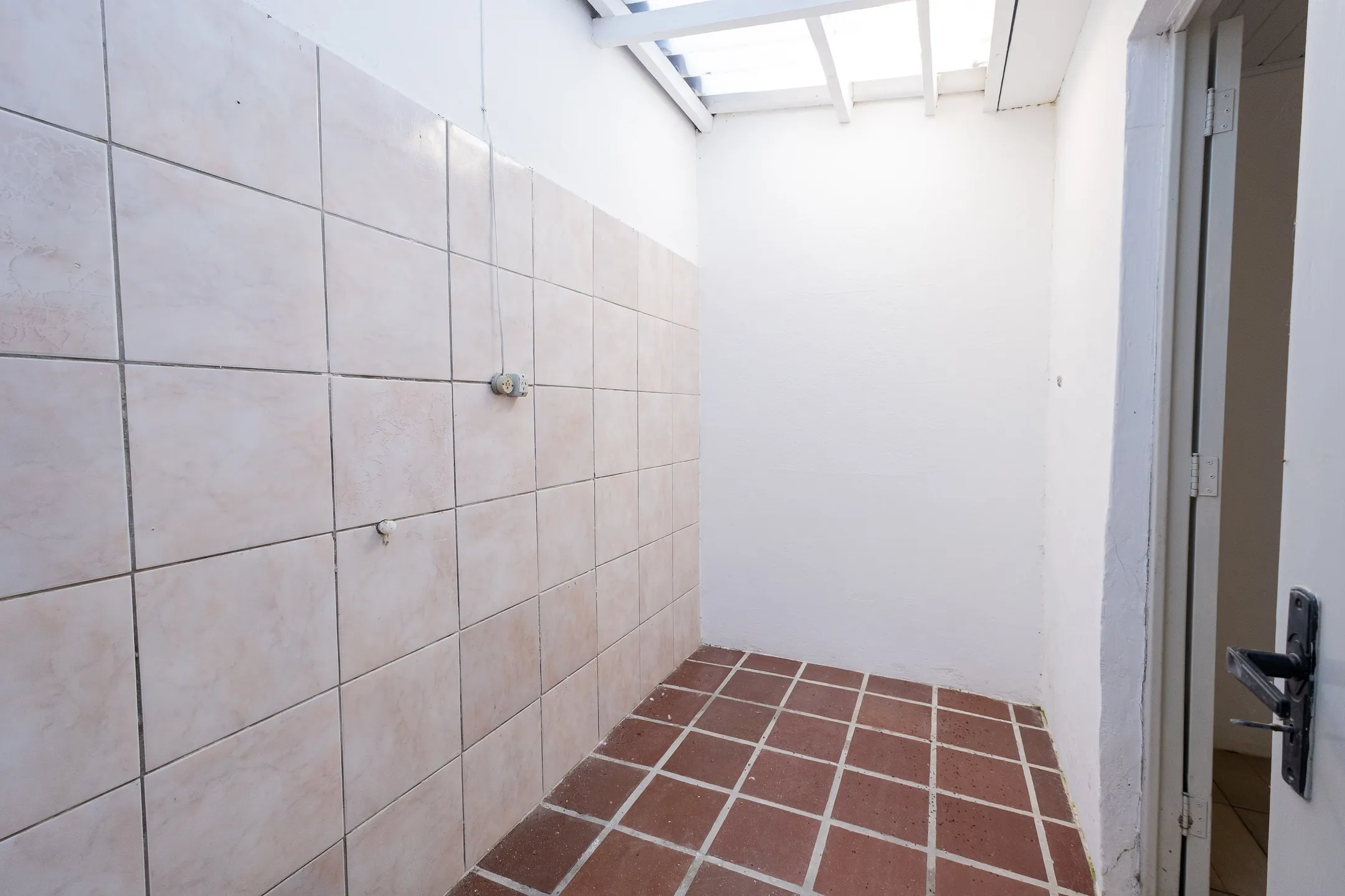Casa à venda no centro de Pelotas - 86 m², 2 quartos, piso laminado, toda reformada e com churrasqueira. - 12