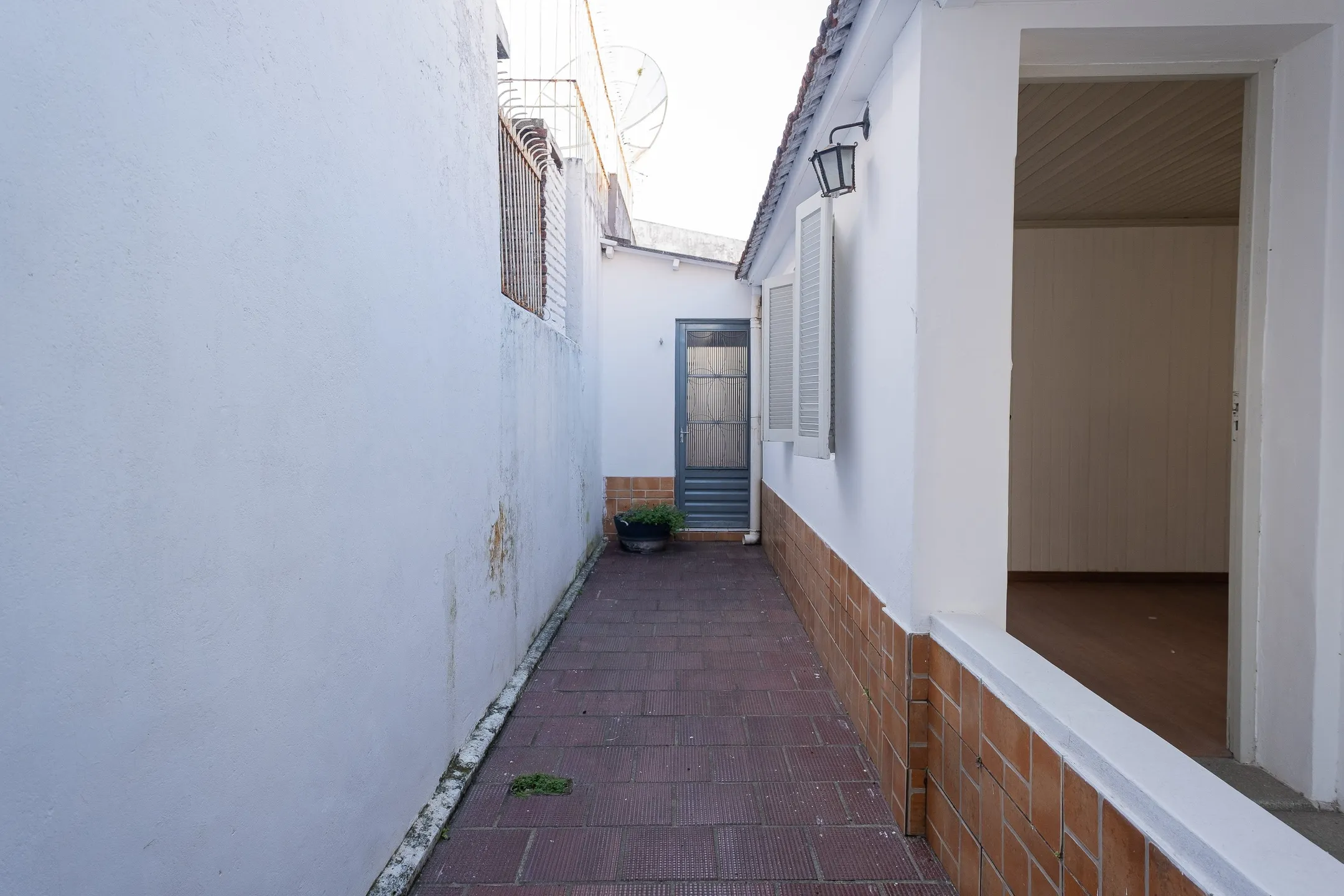 Casa à venda no centro de Pelotas - 86 m², 2 quartos, piso laminado, toda reformada e com churrasqueira. - 16