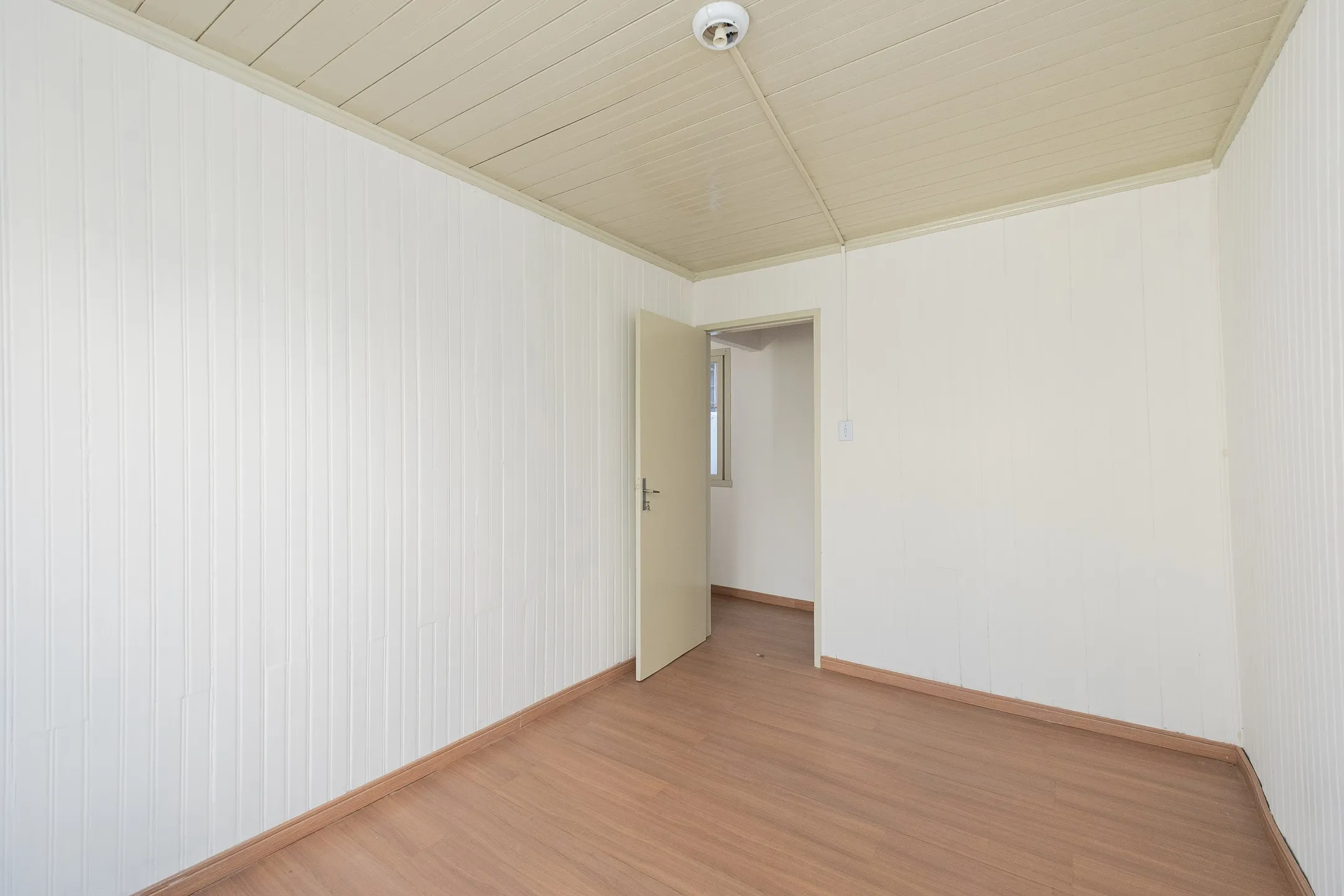 Casa à venda no centro de Pelotas - 86 m², 2 quartos, piso laminado, toda reformada e com churrasqueira. - 6