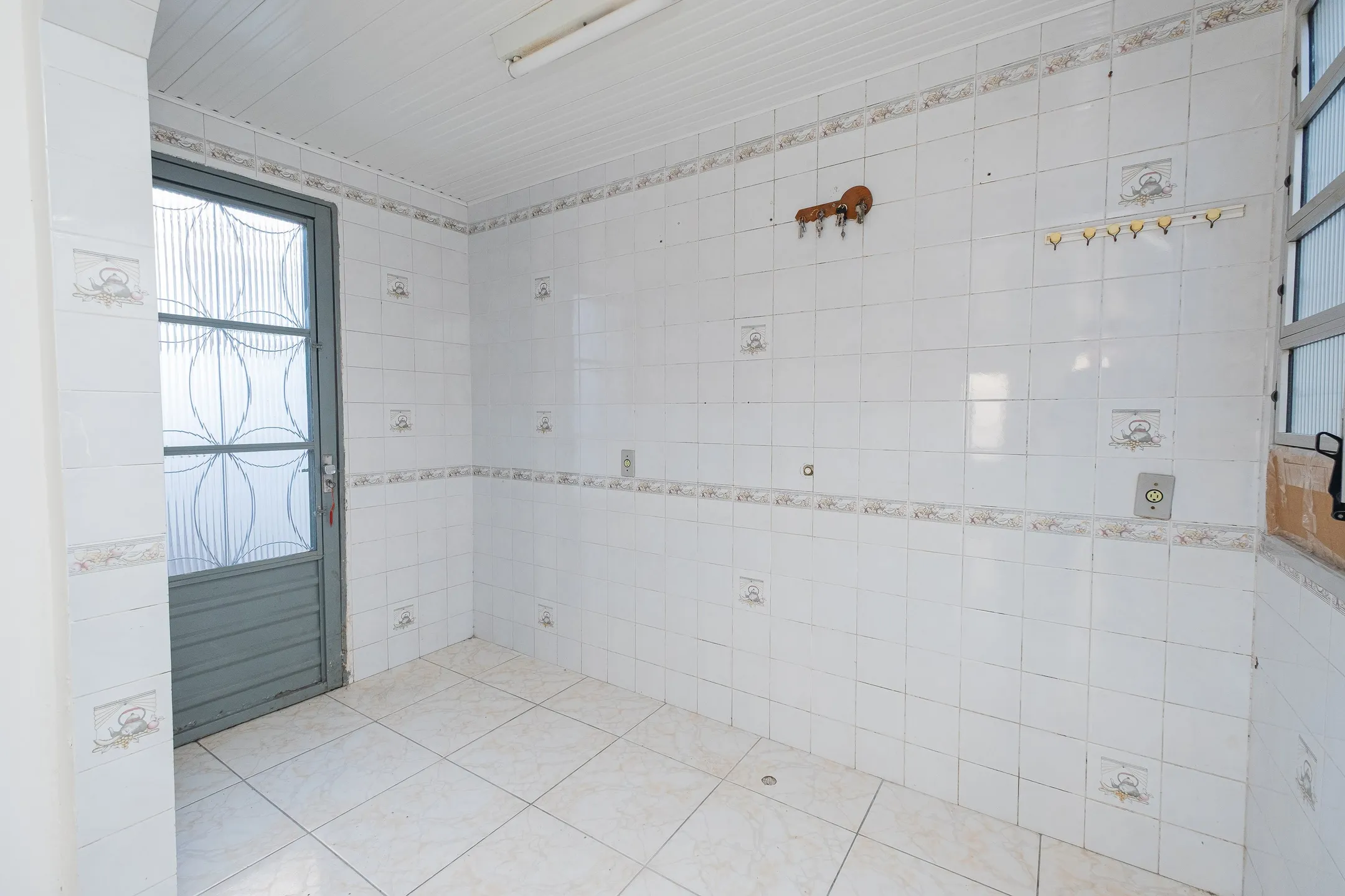 Casa à venda no centro de Pelotas - 86 m², 2 quartos, piso laminado, toda reformada e com churrasqueira. - 9