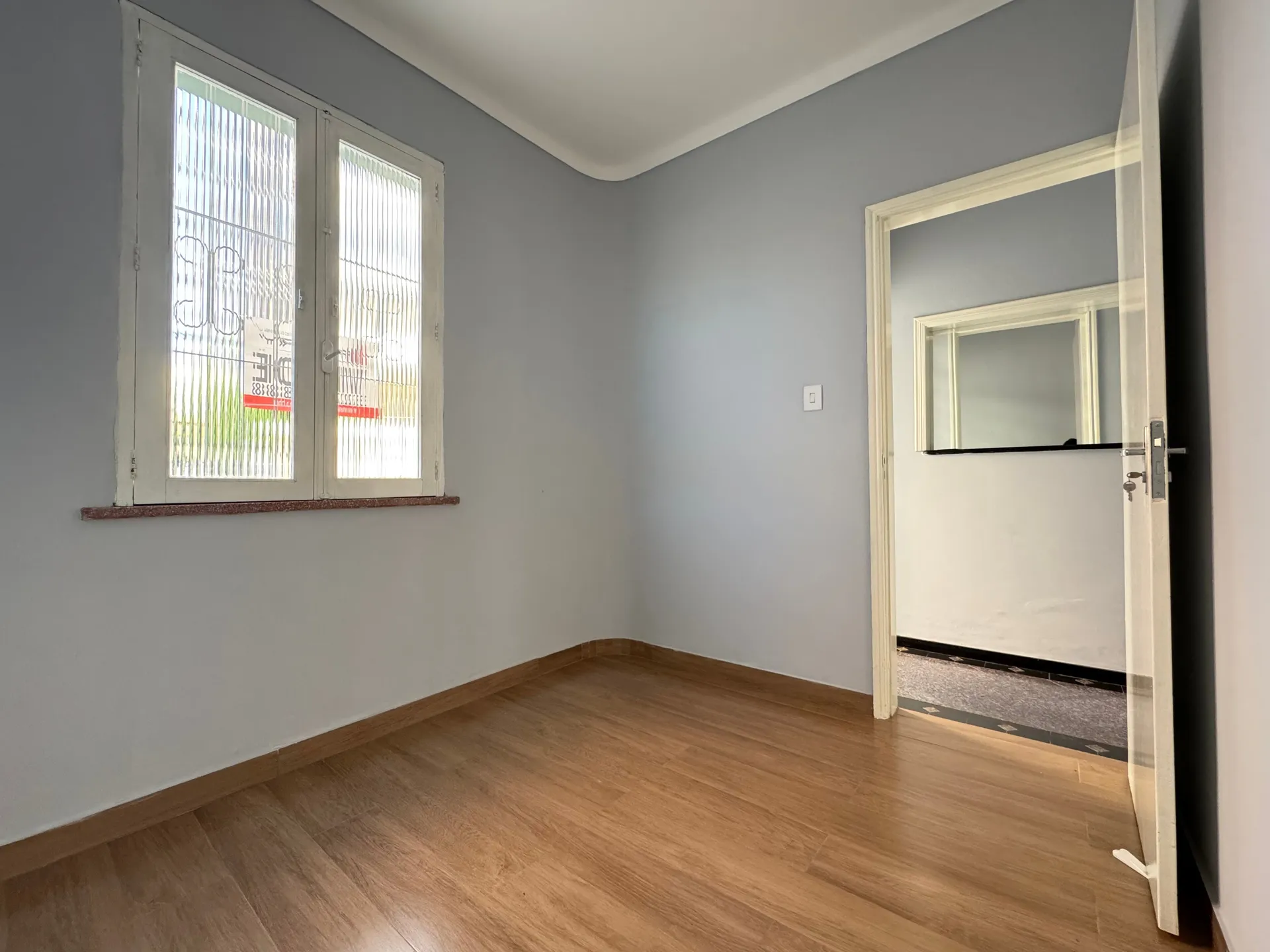 Casa comercial à venda no centro de Pelotas - 96 m², 5 salas amplas, jardim de inverno e piso laminado. - 20