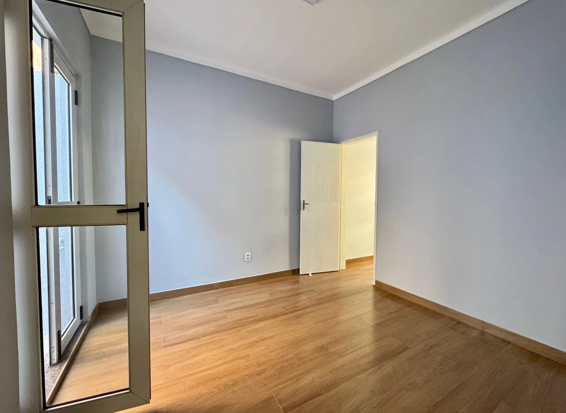Casa comercial à venda no centro de Pelotas - 96 m², 5 salas amplas, jardim de inverno e piso laminado. - 19