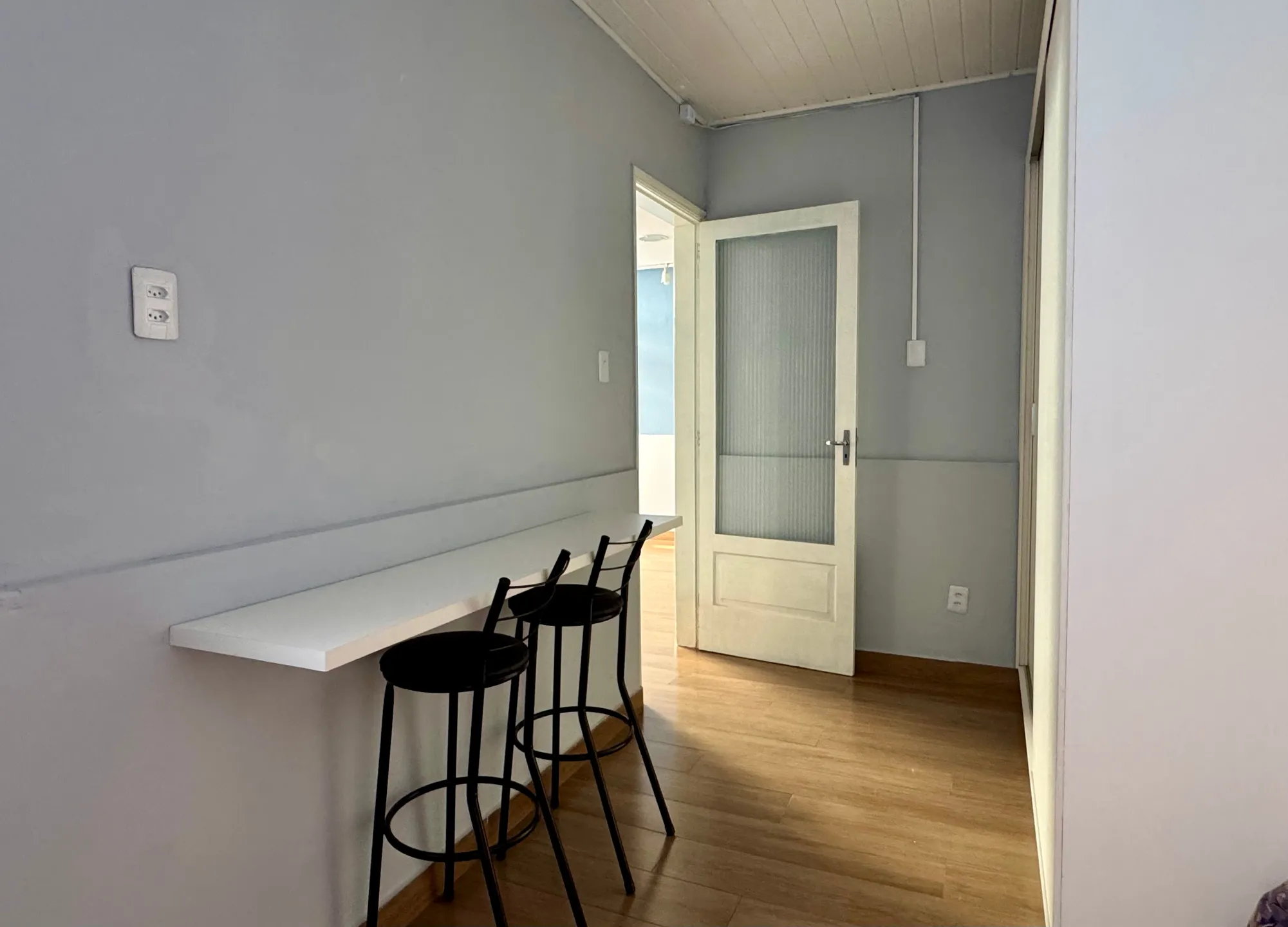 Casa comercial à venda no centro de Pelotas - 96 m², 5 salas amplas, jardim de inverno e piso laminado. - 16