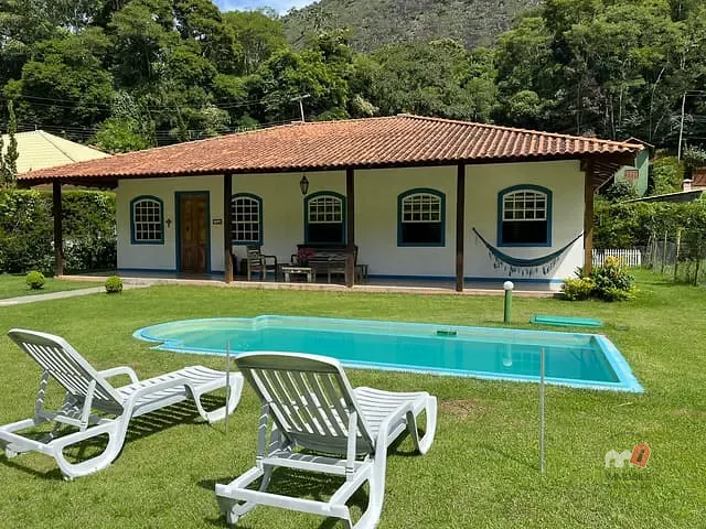 Casa com 1000m² 5 quartos e 2 banheiros, à venda, no bairro Secretário em Petrópolis
