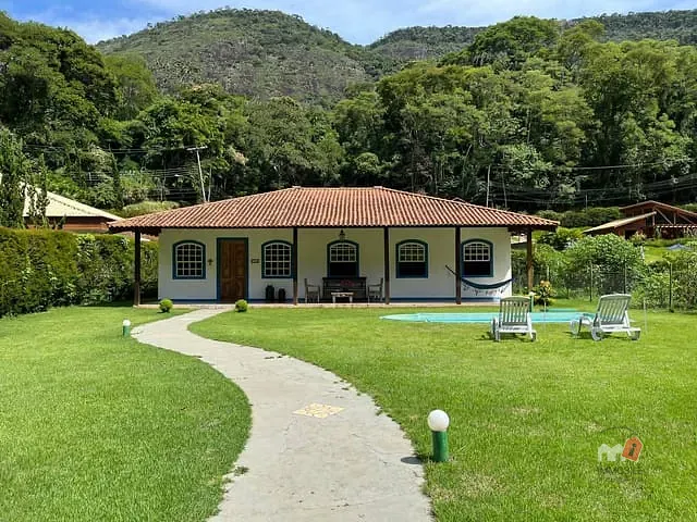 Casa com 1000m² 5 quartos e 2 banheiros, à venda, no bairro Secretário em Petrópolis