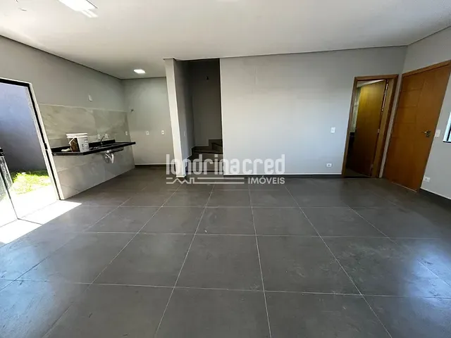 Casa com 130m² 2 quartos e 3 banheiros, à venda, no bairro Colúmbia em Londrina