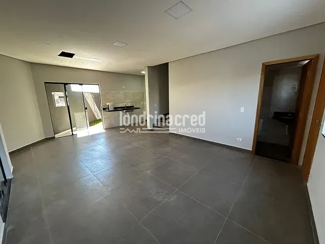 Casa com 130m² 2 quartos e 3 banheiros, à venda, no bairro Colúmbia em Londrina
