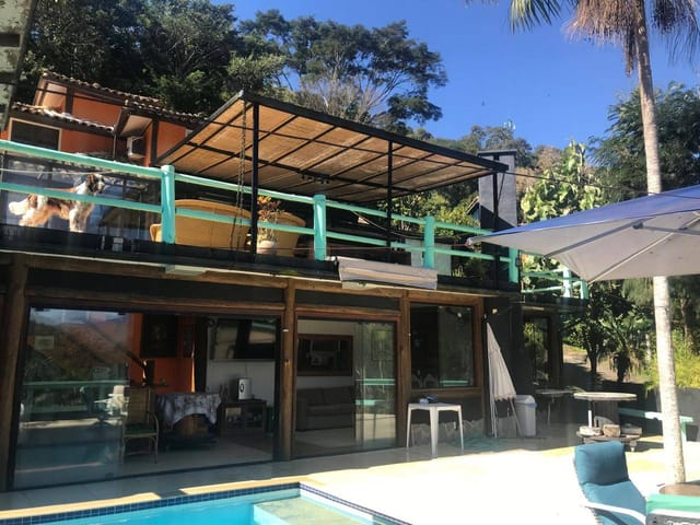 Casa com 1380m² 4 quartos e 4 banheiros, à venda, no bairro Bonsucesso em Petrópolis