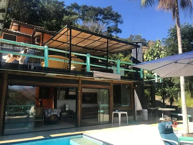 Casa com 1380m² 4 quartos e 4 banheiros, à venda, no bairro Bonsucesso em Petrópolis