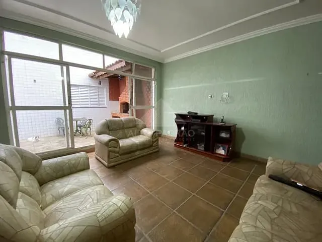 Casa com 250m² 3 quartos e 2 banheiros, à venda, no bairro Parque São Vicente em Mauá