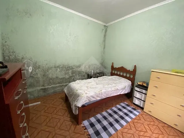 Casa com 250m² 3 quartos e 2 banheiros, à venda, no bairro Parque São Vicente em Mauá