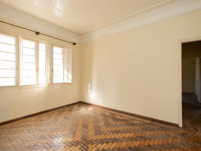 Casa 3 quartos e 2 banheiros, para alugar, no bairro Centro em Pelotas