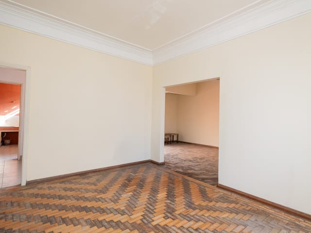 Casa 3 quartos e 2 banheiros, para alugar, no bairro Centro em Pelotas