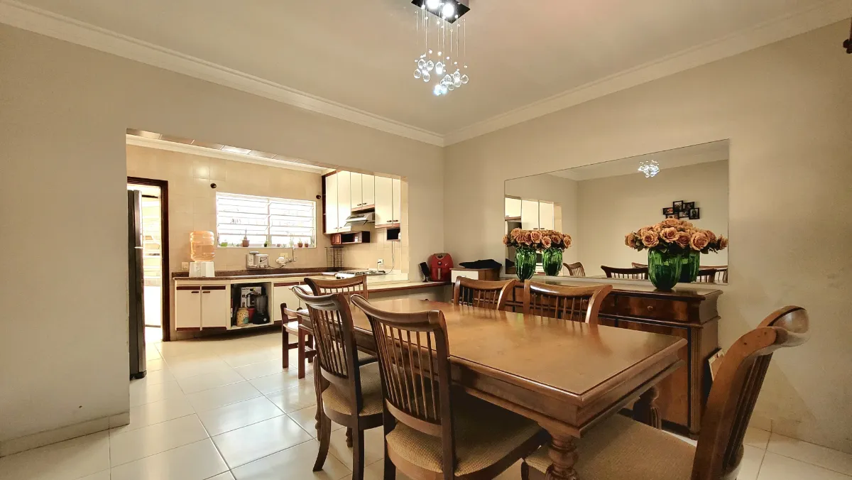 Casa para venda em Vila Guarani com 3 quartos, sendo 1 suíte, 153m²