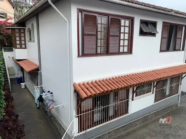 Casa 4 quartos e 1 banheiro, à venda, no bairro Mosela em Petrópolis