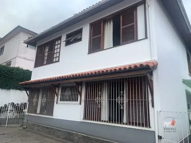 Casa 4 quartos e 1 banheiro, à venda, no bairro Mosela em Petrópolis
