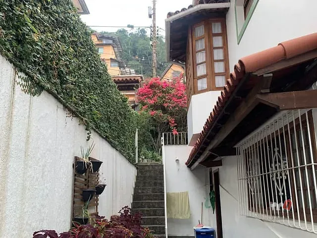 Casa 4 quartos e 1 banheiro, à venda, no bairro Mosela em Petrópolis