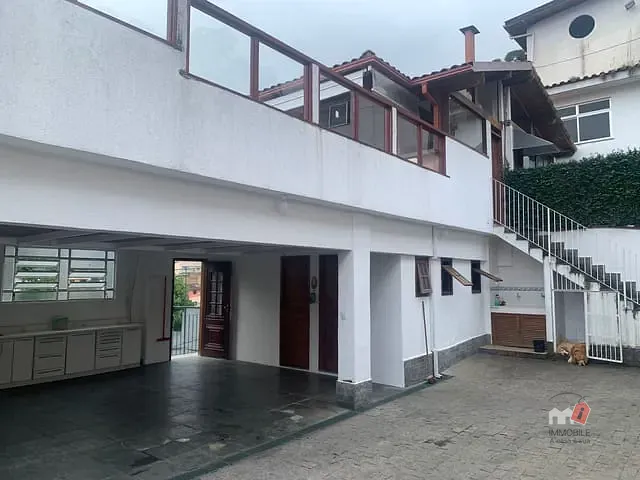 Casa 4 quartos e 1 banheiro, à venda, no bairro Mosela em Petrópolis