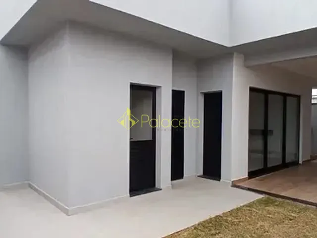 Casa com 300m² 3 quartos e 4 banheiros, à venda, no bairro Piracangaguá em Taubaté