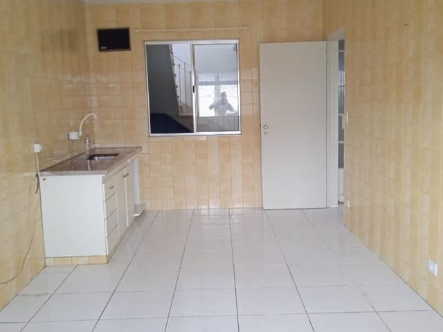 Casa com 260m² 3 quartos e 1 banheiro, para alugar, no bairro Vila dos Remédios em São Paulo