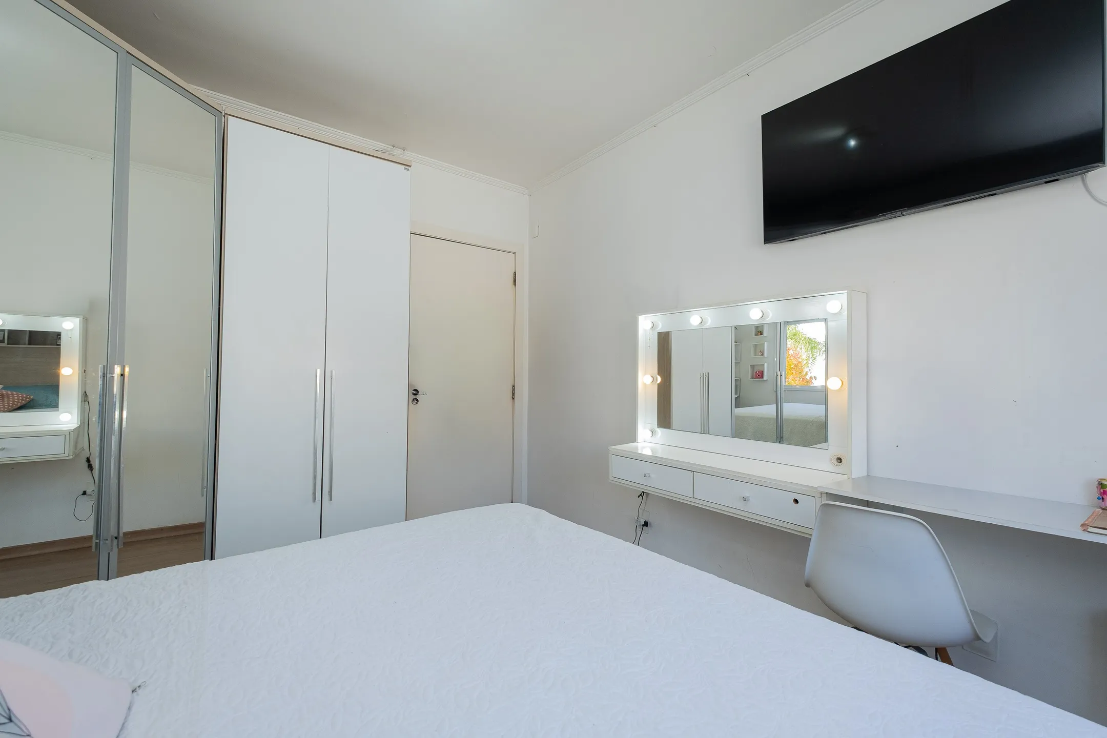 Casa à venda nas Três Vendas - 182 m², 3 quartos, móveis planejados, lareira, amplo espaço gourmet com piscina e garagem. - 13