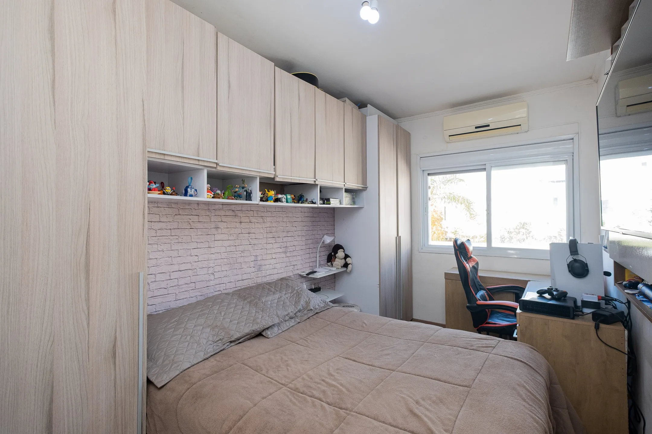 Casa à venda nas Três Vendas - 182 m², 3 quartos, móveis planejados, lareira, amplo espaço gourmet com piscina e garagem. - 15