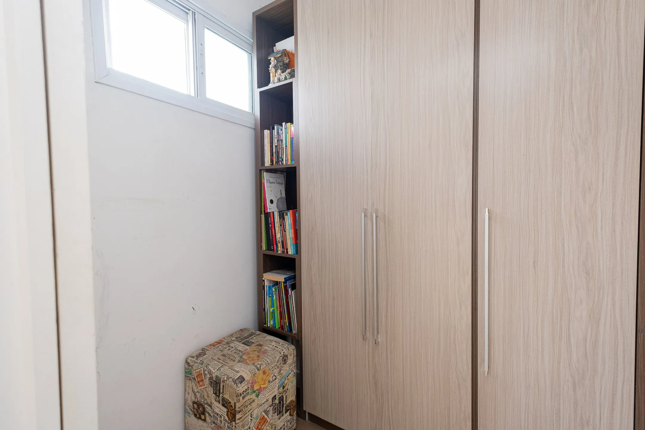 Casa à venda nas Três Vendas - 182 m², 3 quartos, móveis planejados, lareira, amplo espaço gourmet com piscina e garagem. - 20