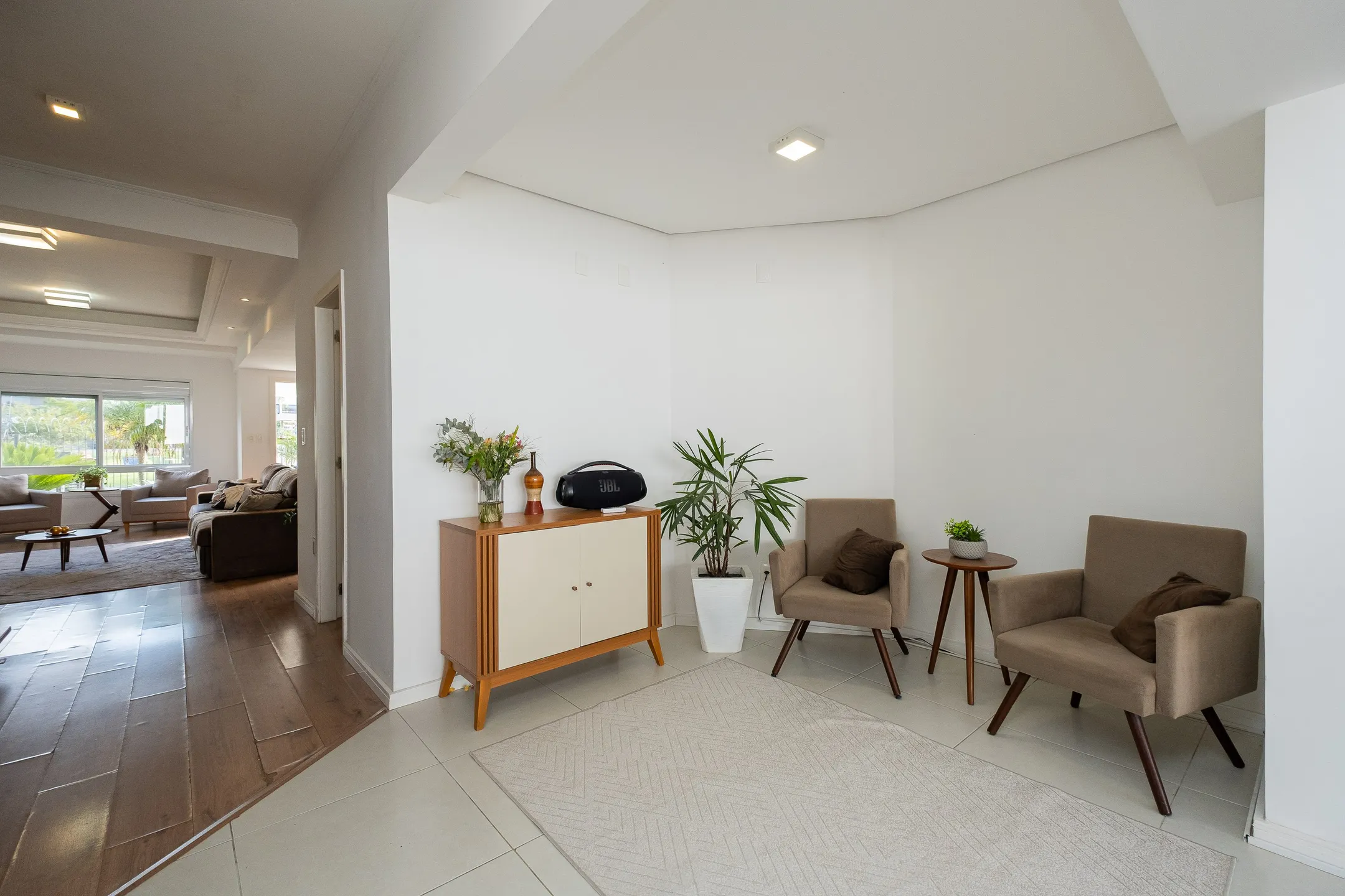 Casa à venda nas Três Vendas - 182 m², 3 quartos, móveis planejados, lareira, amplo espaço gourmet com piscina e garagem. - 6