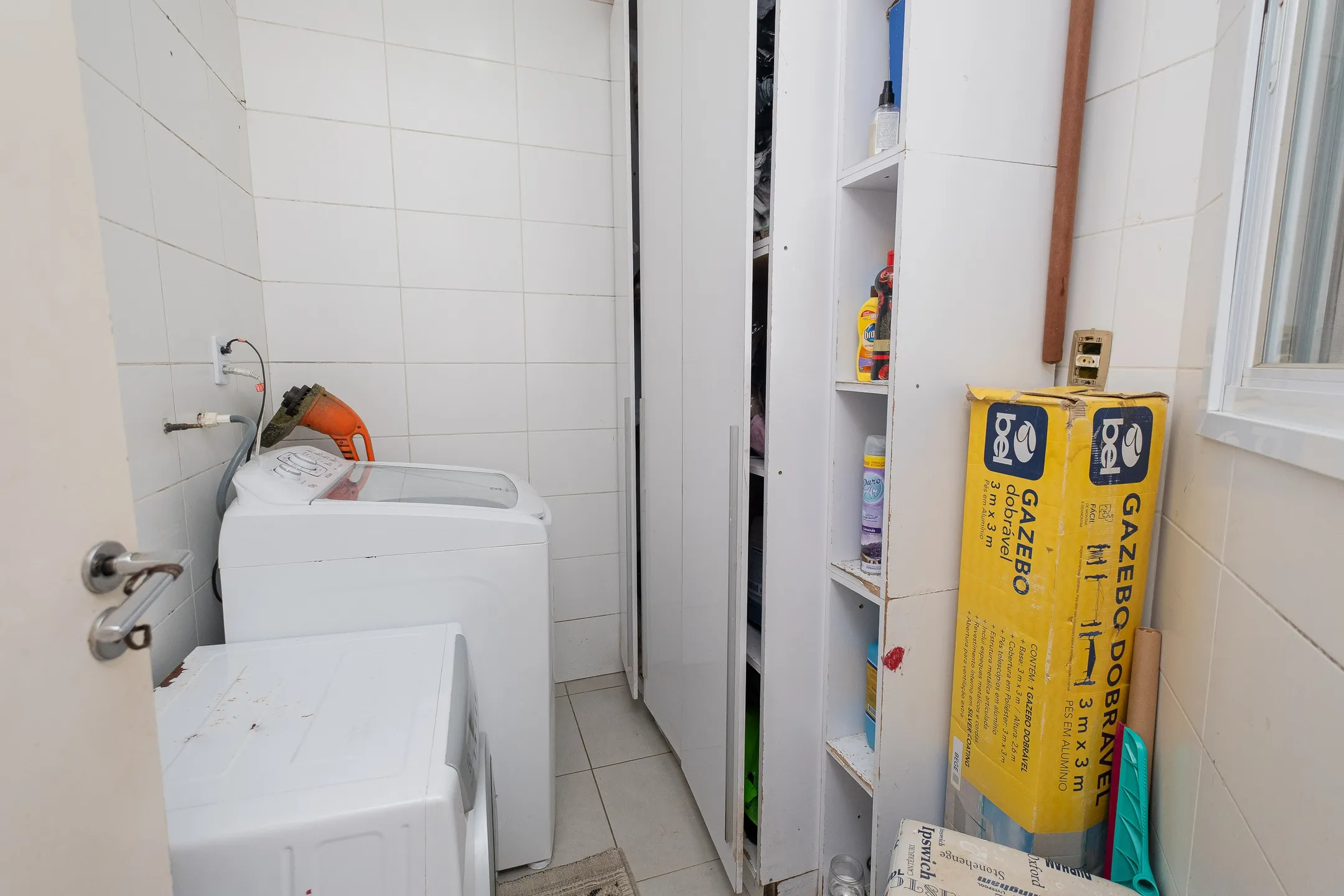 Casa à venda nas Três Vendas - 182 m², 3 quartos, móveis planejados, lareira, amplo espaço gourmet com piscina e garagem. - 23
