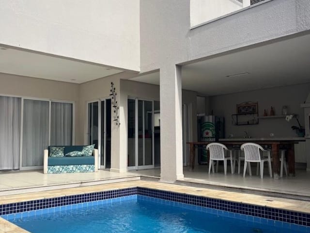 Casa com 250m² 4 quartos e 2 banheiros, à venda, no bairro Urbanova em São José dos Campos