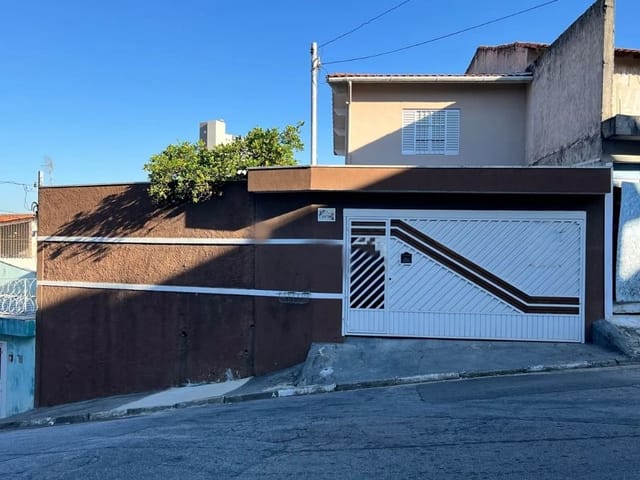 Casa com 237m² 5 quartos e 2 banheiros, à venda, no bairro Vila Yolanda em Osasco