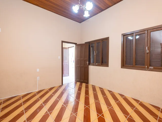 Casa com 163m² 3 quartos e 2 banheiros, à venda ou para alugar, no bairro Centro em Pelotas