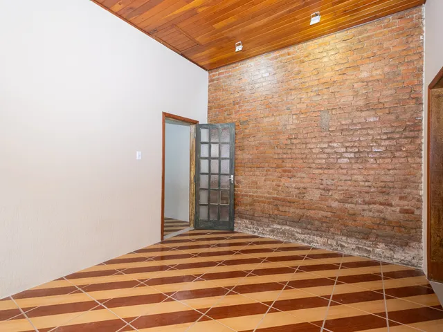 Casa com 163m² 3 quartos e 2 banheiros, à venda ou para alugar, no bairro Centro em Pelotas