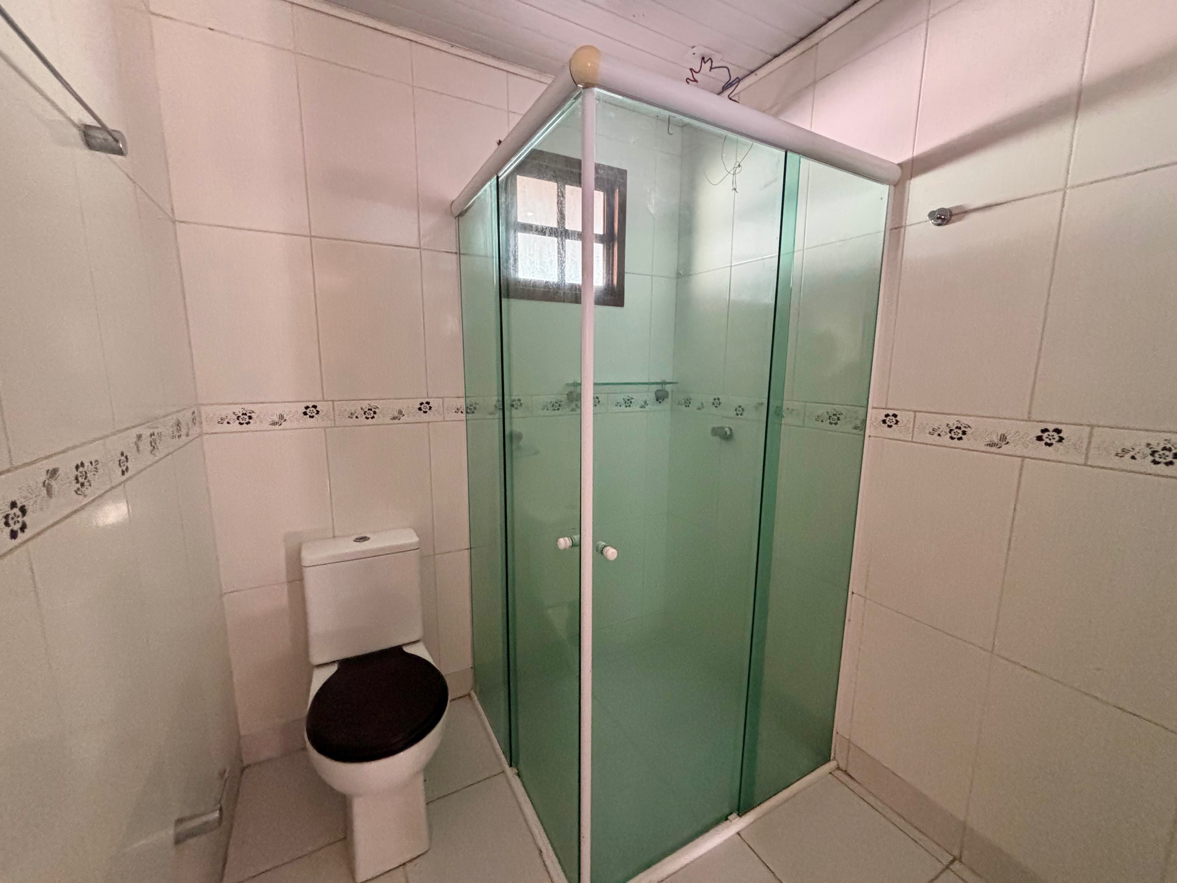 Casa com 3 moradias no mesmo terreno à venda na Vila Princesa, Três Vendas – 235 m², 4 quartos, amplo pátio e garagem. - 8
