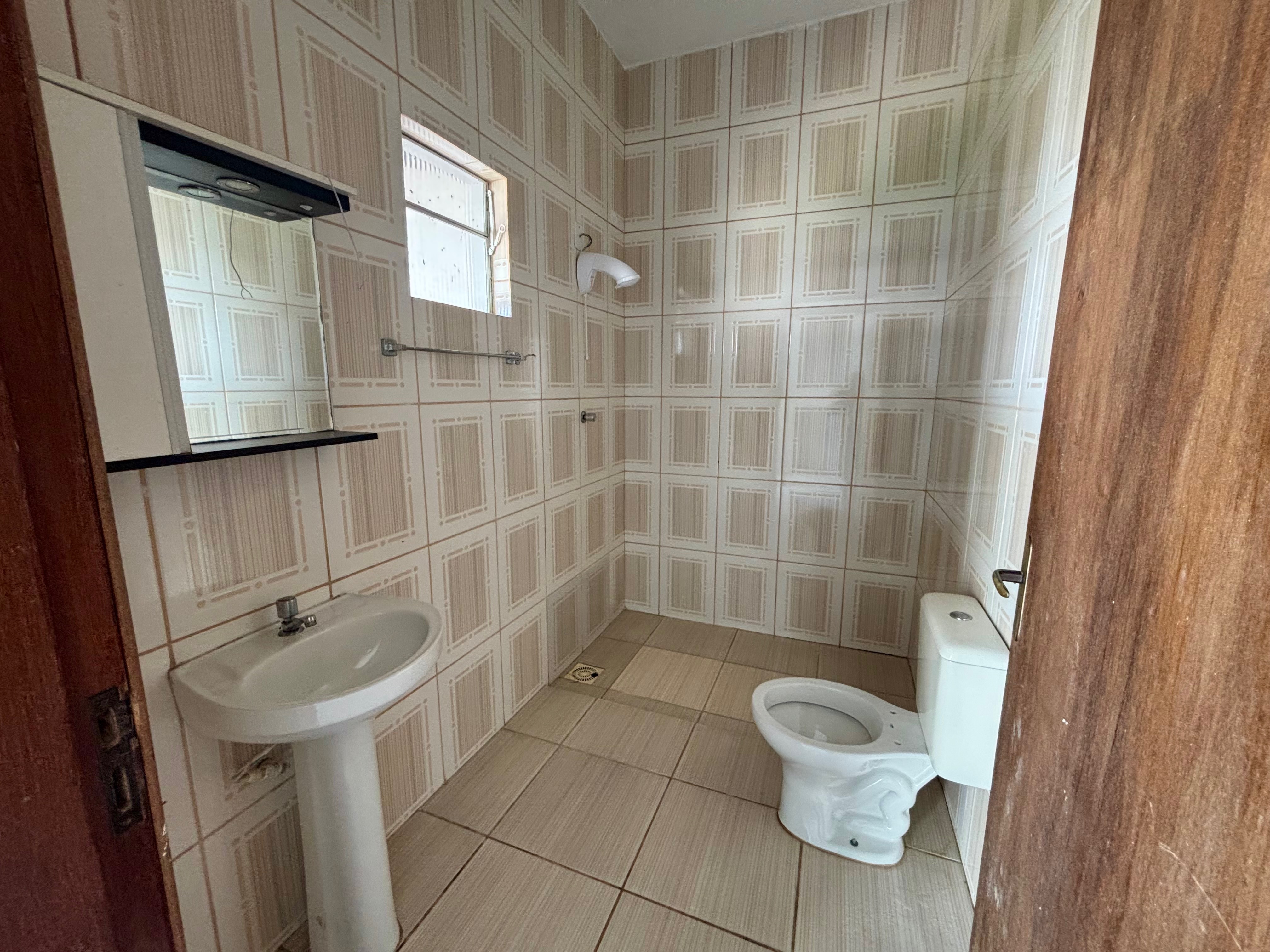 Casa com 3 moradias no mesmo terreno à venda na Vila Princesa, Três Vendas – 235 m², 4 quartos, amplo pátio e garagem. - 14