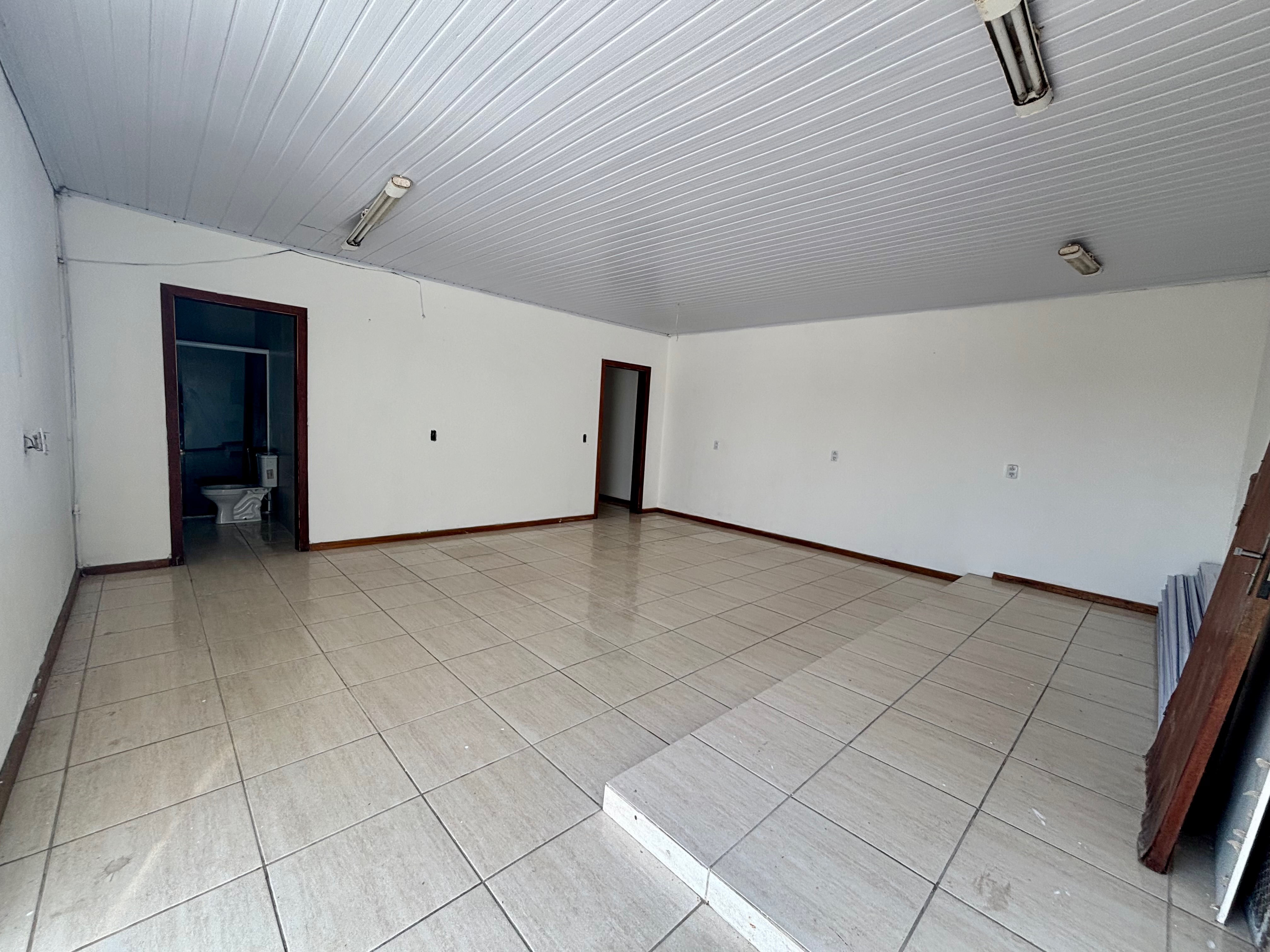 Casa com 3 moradias no mesmo terreno à venda na Vila Princesa, Três Vendas – 235 m², 4 quartos, amplo pátio e garagem. - 7