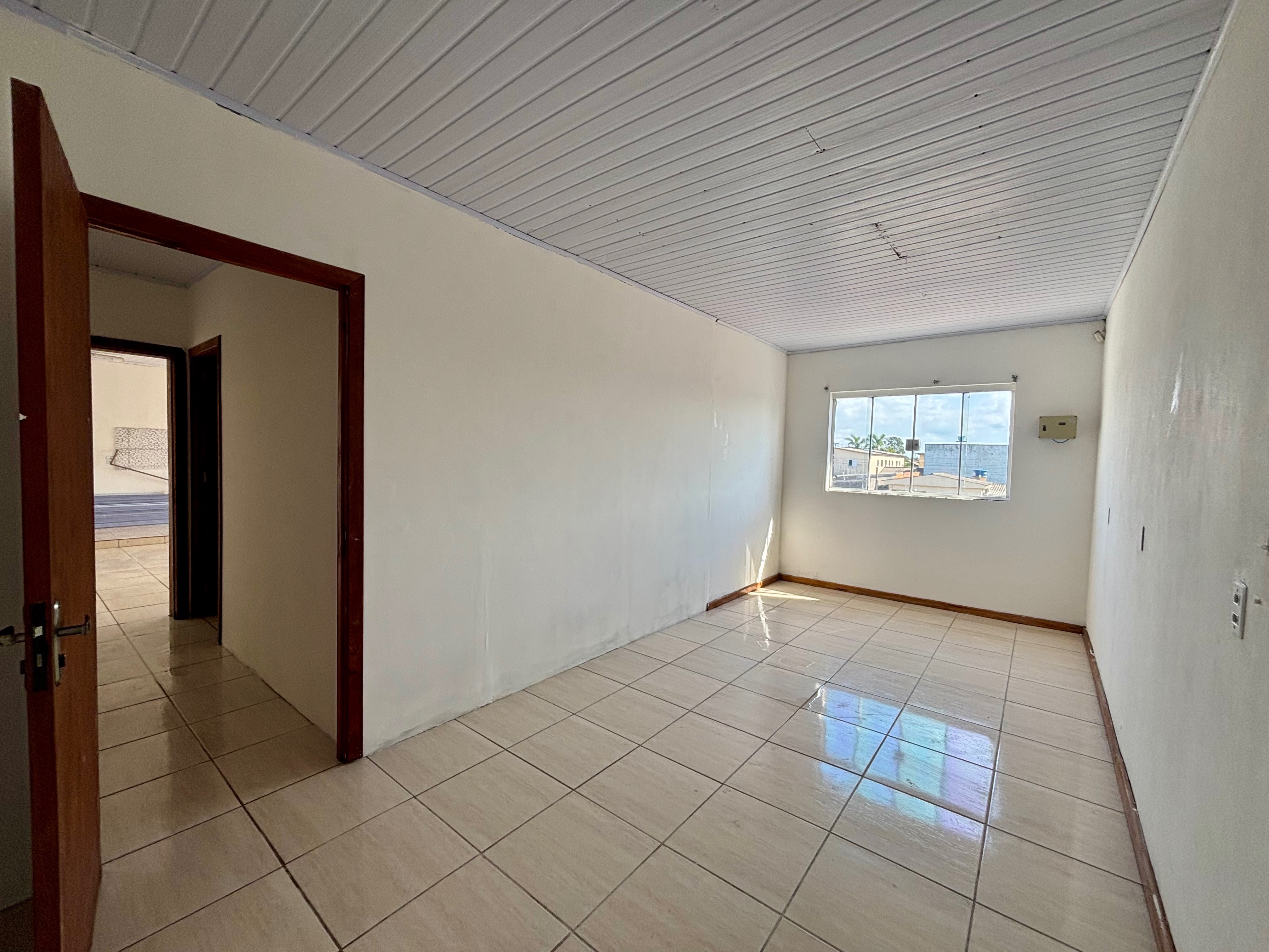 Casa com 3 moradias no mesmo terreno à venda na Vila Princesa, Três Vendas – 235 m², 4 quartos, amplo pátio e garagem. - 9