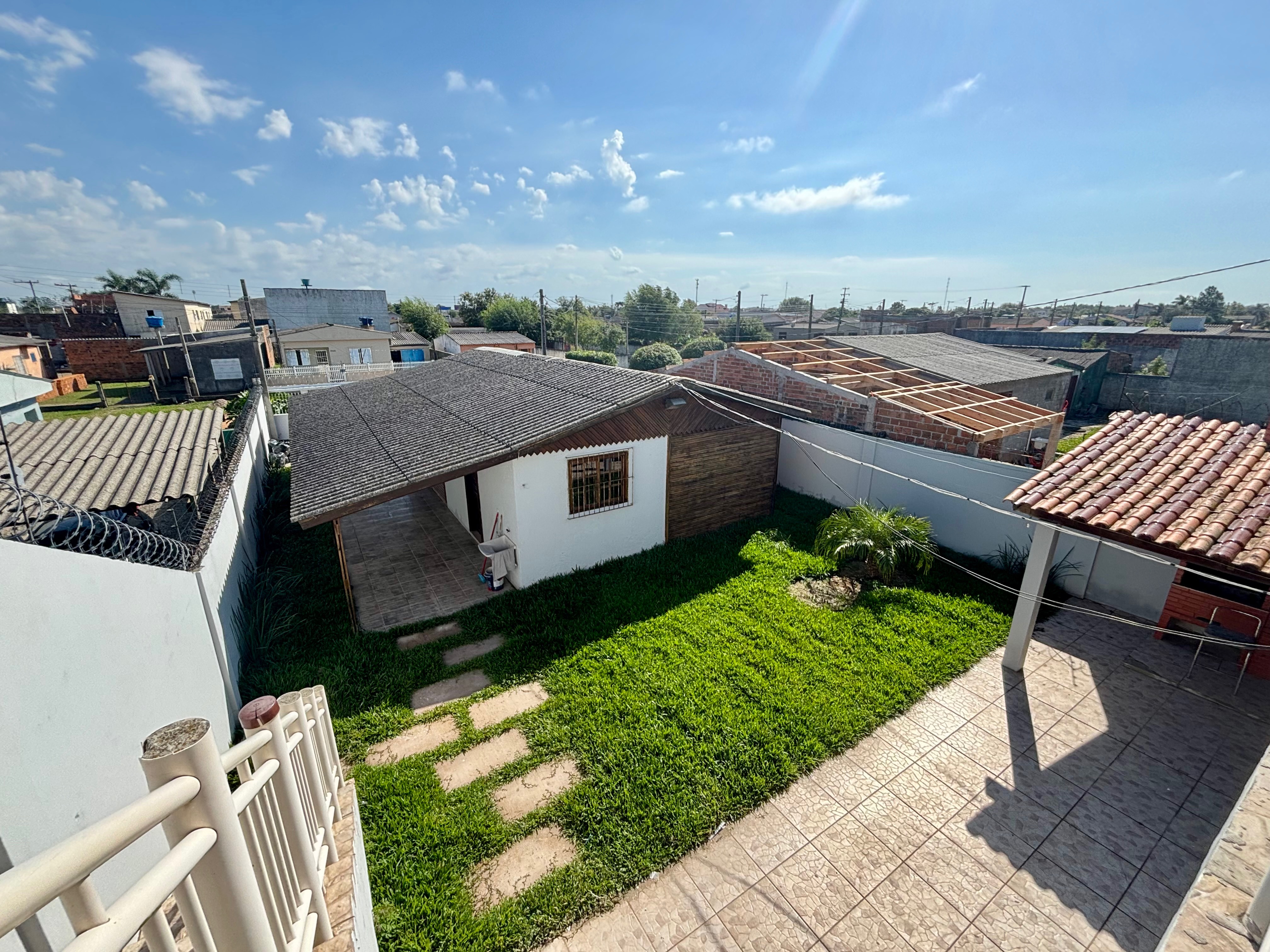 Casa com 3 moradias no mesmo terreno à venda na Vila Princesa, Três Vendas – 235 m², 4 quartos, amplo pátio e garagem. - 15