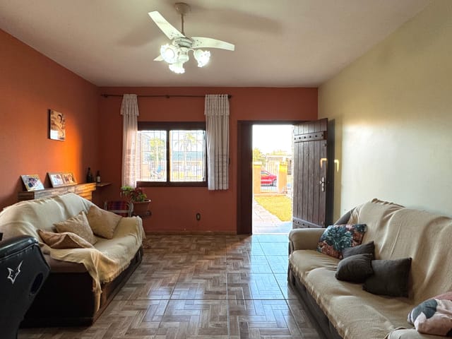 Casa com 568m² 4 quartos e 3 banheiros, à venda, no bairro Areal em Pelotas