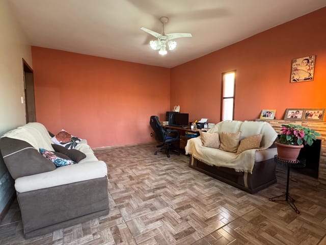Casa com 568m² 4 quartos e 3 banheiros, à venda, no bairro Areal em Pelotas