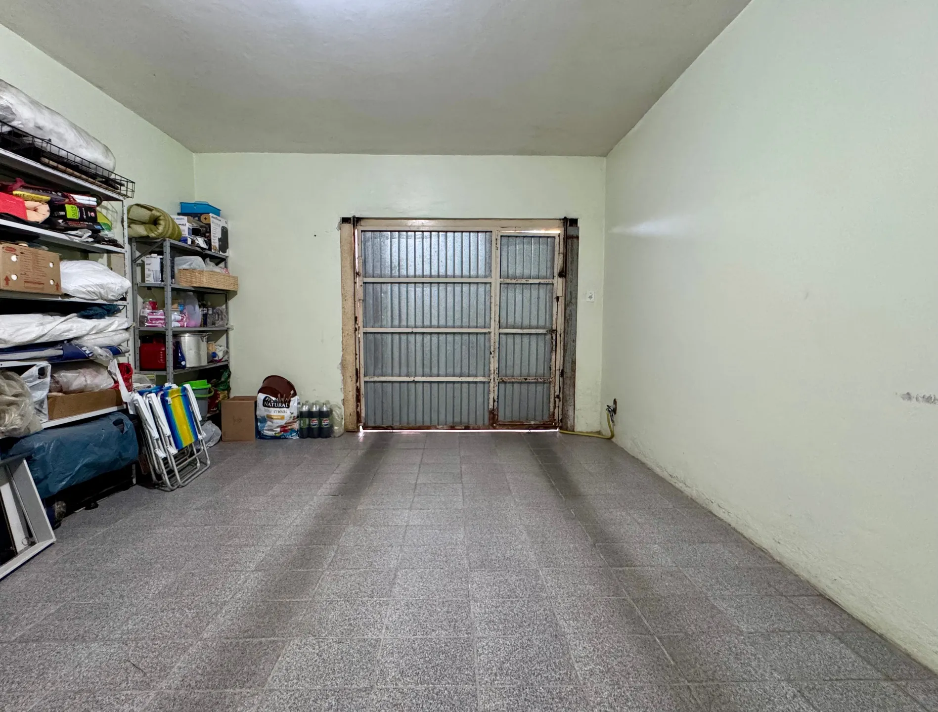Casa à venda no Areal, Pelotas - 372 m², 4 quartos (sendo 1 suíte), sala com lareira, garagem e amplo pátio com 2 residências. - 35