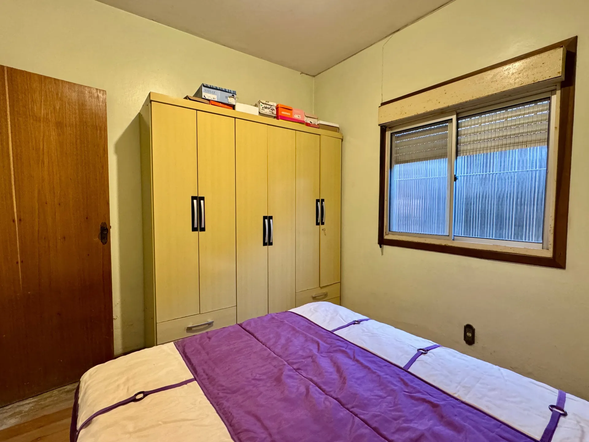 Casa à venda no Areal, Pelotas - 372 m², 4 quartos (sendo 1 suíte), sala com lareira, garagem e amplo pátio com 2 residências. - 6