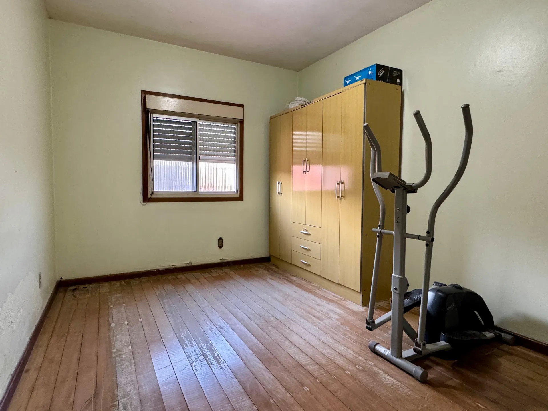 Casa à venda no Areal, Pelotas - 372 m², 4 quartos (sendo 1 suíte), sala com lareira, garagem e amplo pátio com 2 residências. - 7